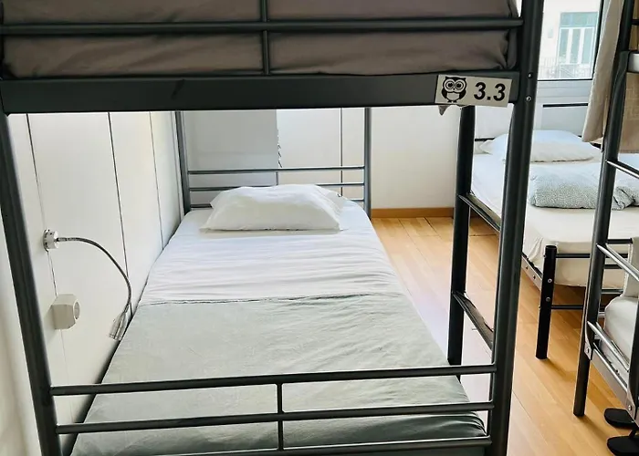 호스텔 코루지냐 *